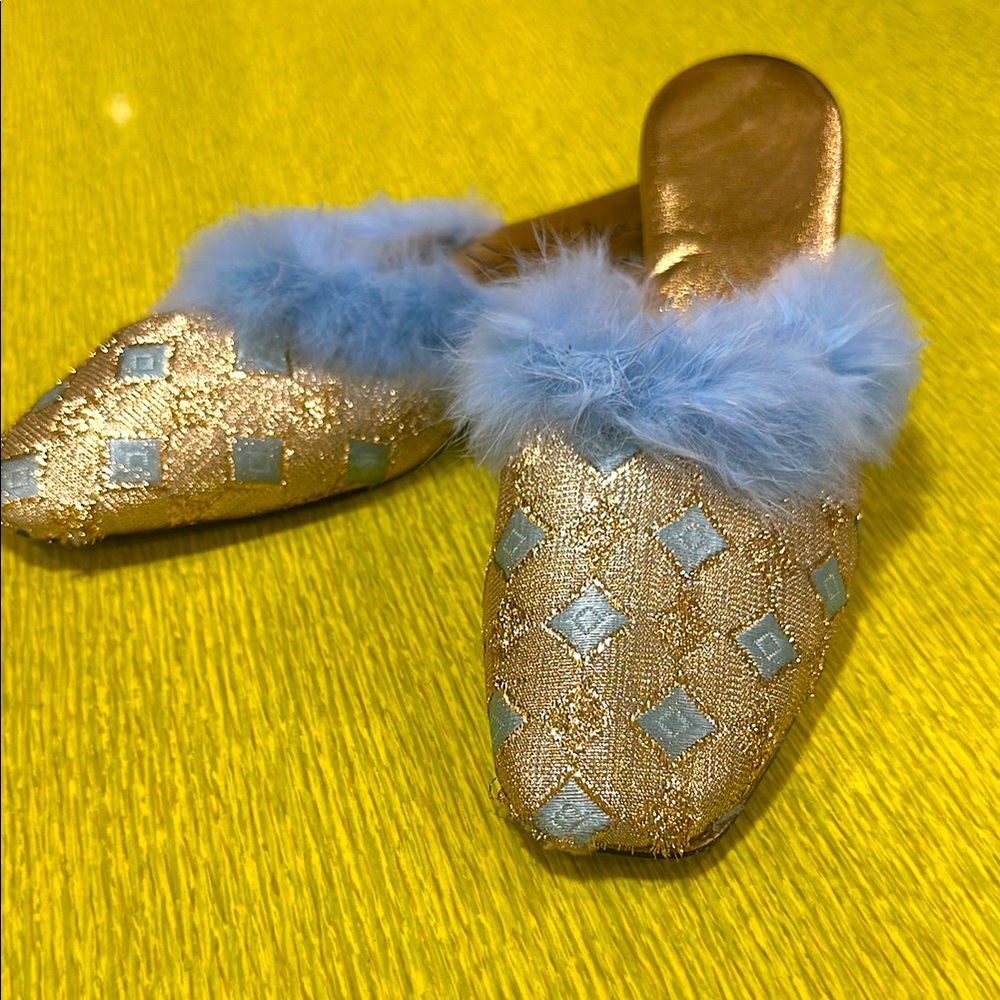Vintage Retro Holiday Wise Glamorous Gold Slippers Blue Feather Trim